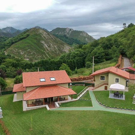 El Campo Mateo Apartamentos Onís Екстериор снимка
