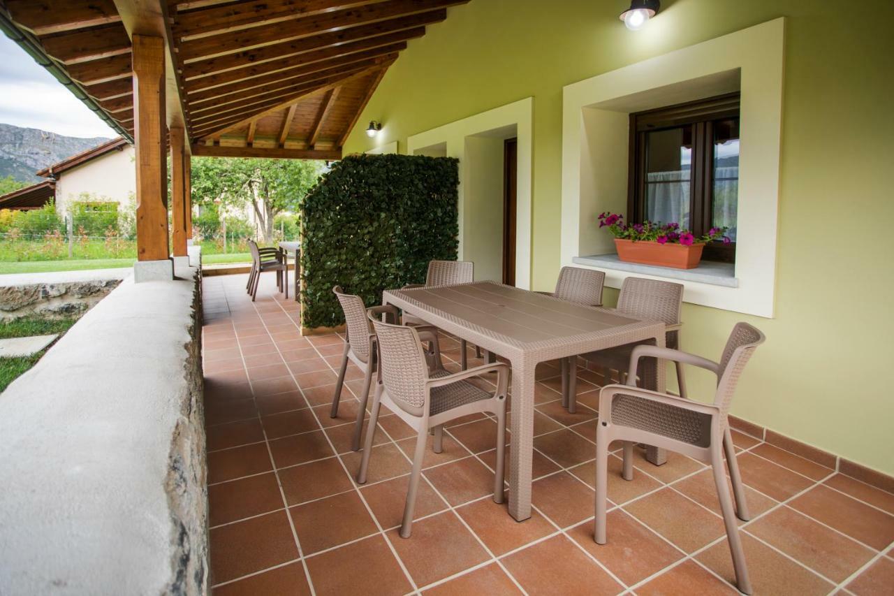 El Campo Mateo Apartamentos Onís Екстериор снимка