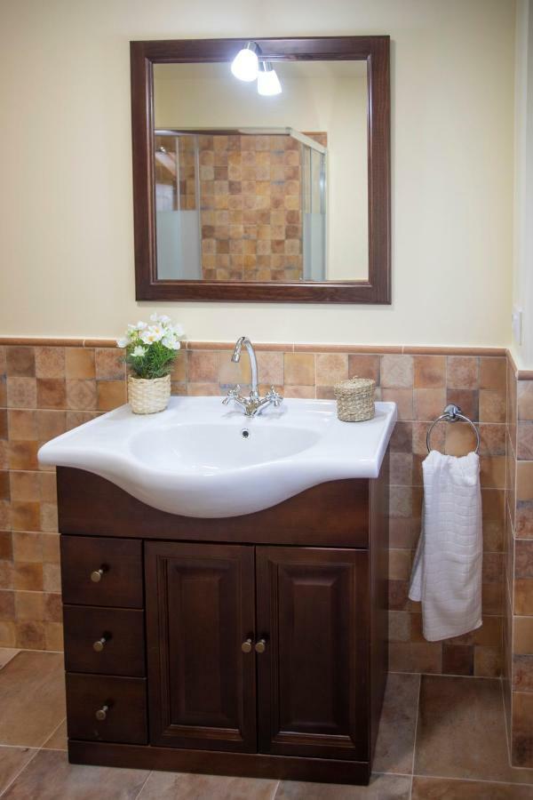 El Campo Mateo Apartamentos Onís Екстериор снимка