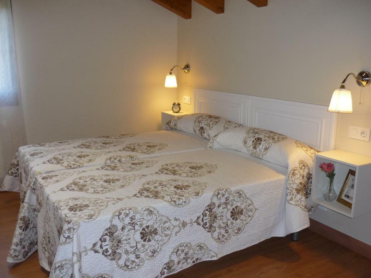 El Campo Mateo Apartamentos Onís Екстериор снимка