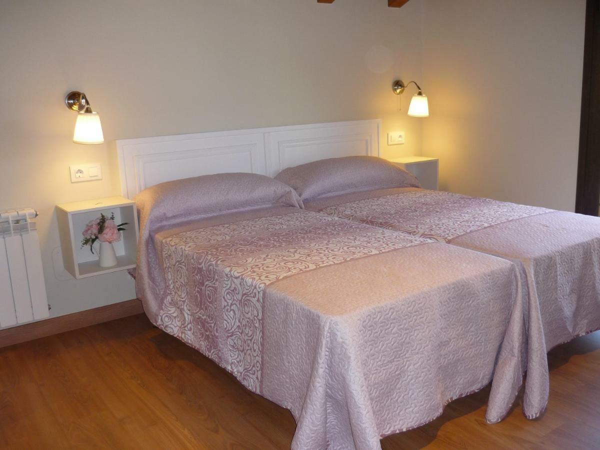 El Campo Mateo Apartamentos Onís Екстериор снимка