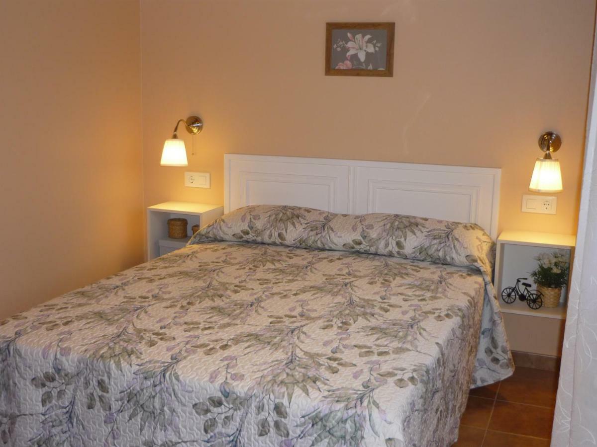 El Campo Mateo Apartamentos Onís Екстериор снимка